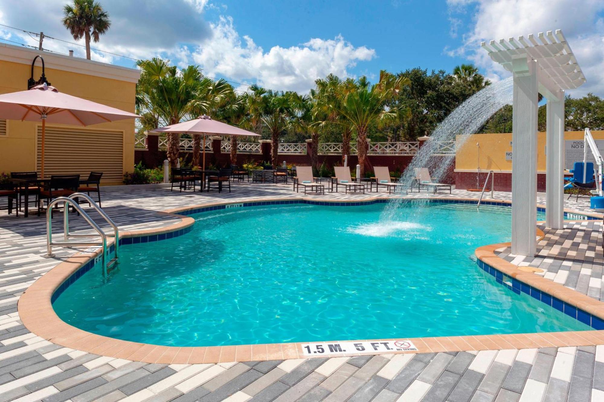 Courtyard By Marriott Deland Historic Downtown Hotel Luaran gambar